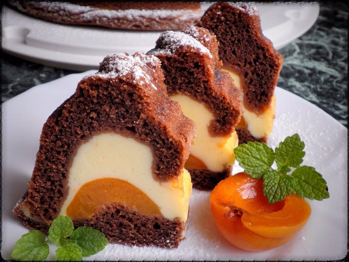 Photo of Gugelhupf mit Quark und Aprikosen gefüllt