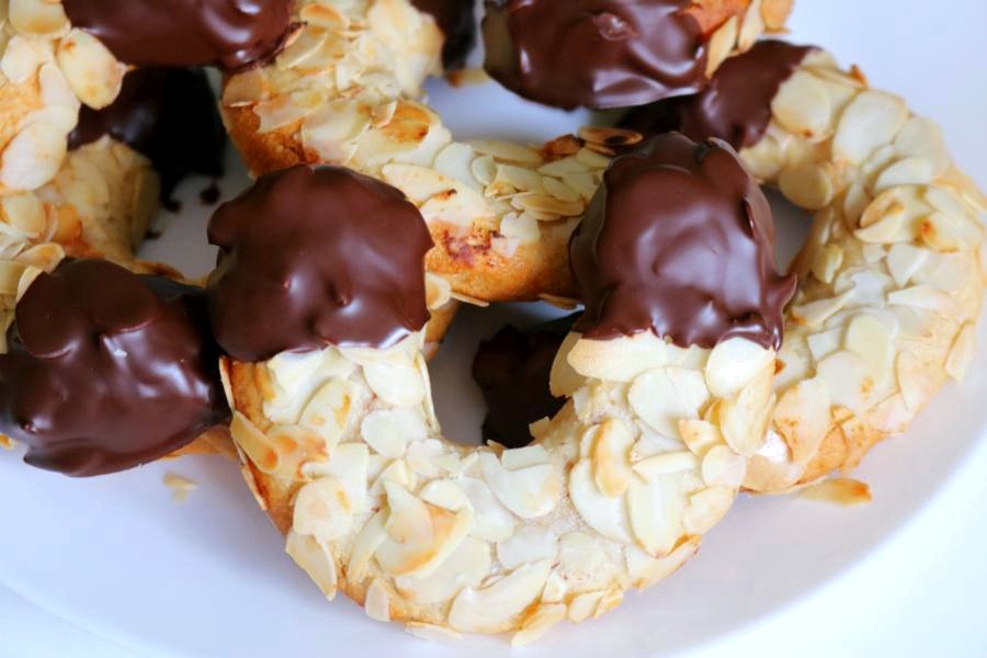 Photo of Mandelhörnchen