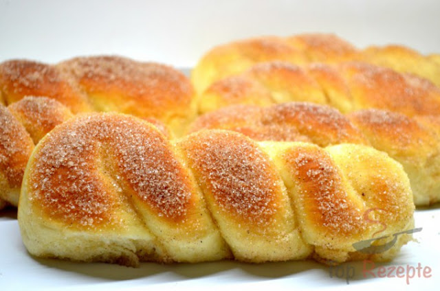 Photo of Zimt-Hefezöpfe aus dem Backofen – Fotoanleitung