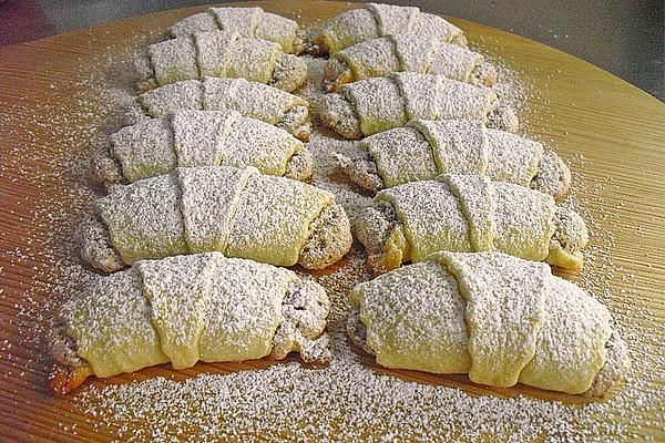 Photo of Rumänische Nusshörnchen aus Sauerrahmteig