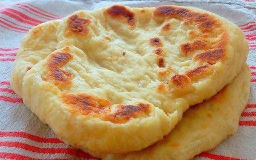 Photo of Mit Käse gefüllter schneller Langosch – kein Hefeteig, in nur 10 Minuten fertig