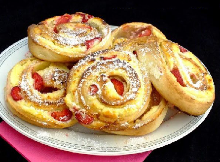 Photo of Erdbeer Vanille Schnecken