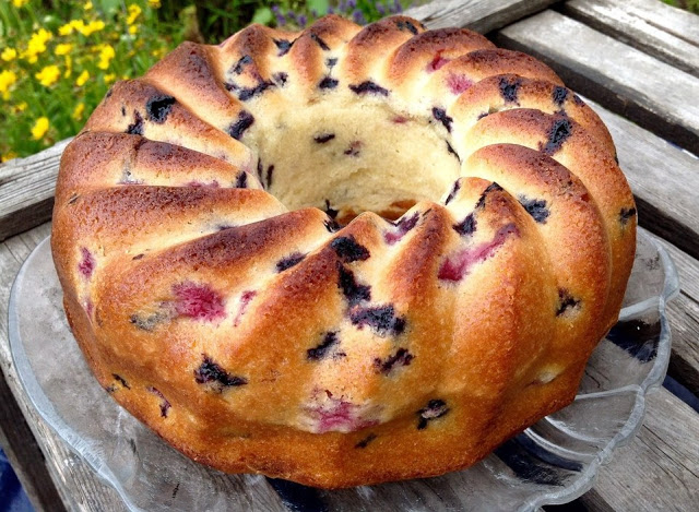 Photo of Topfkuchen mit Buttermilch, Blaubeeren und Himbeeren
