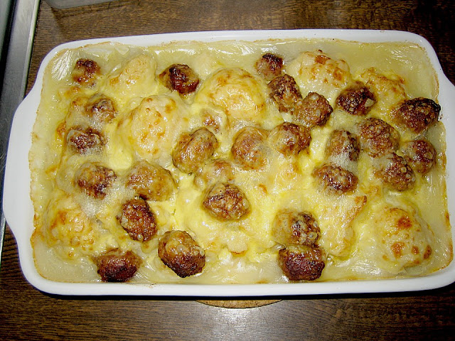 Photo of Blumenkohlauflauf mit Bratwurstbällchen und Kartoffeln