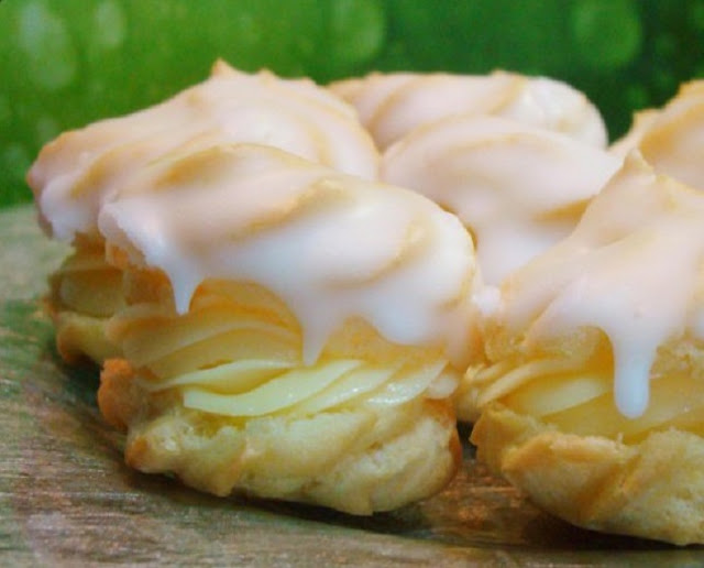 Photo of Spritzkuchen mit Vanillecreme und Zuckerguss