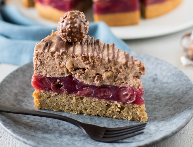 Photo of Rocher-Torte mit Kirschen