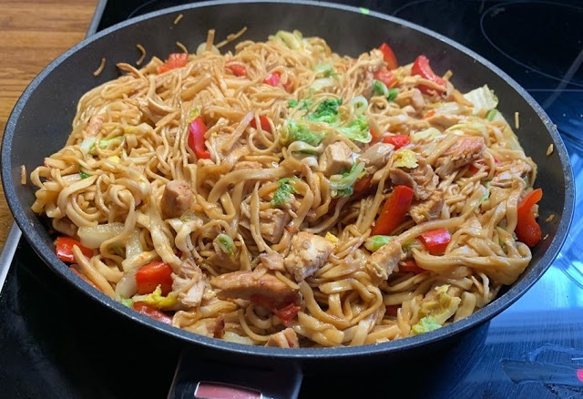 Photo of Asiapfanne mit Eiernudeln und Gemüse