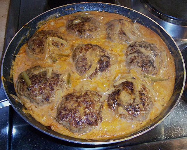 Photo of Frikadellen in Gurken Zwiebelsoße