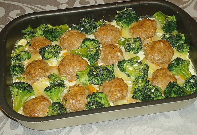 Photo of Frikadellen auf Kartoffel Brokkoli