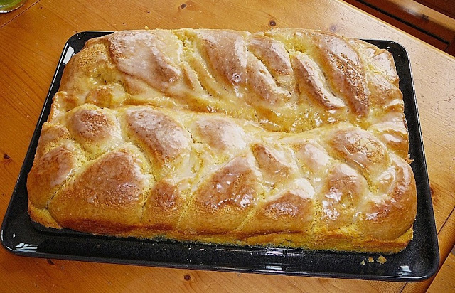 Photo of Mamas Topfenzopf