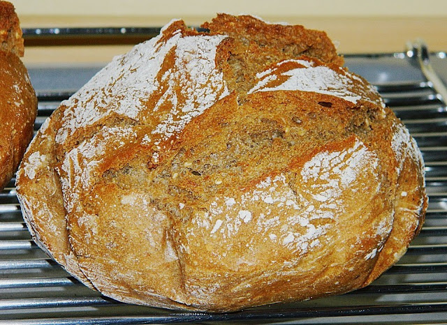Photo of Rustikales Brot im Bräter