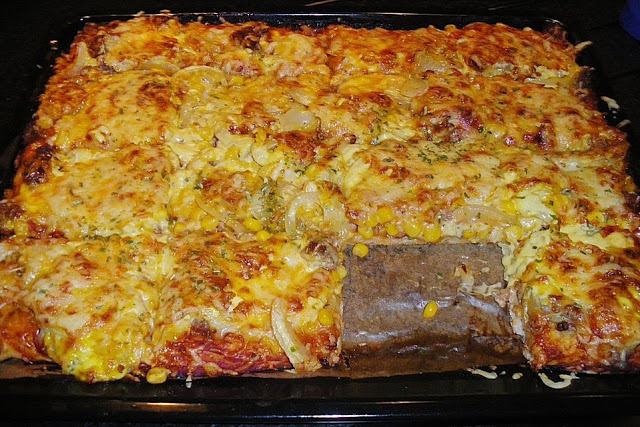 Photo of Hackfleisch Pizza mit Sauce Hollandaise