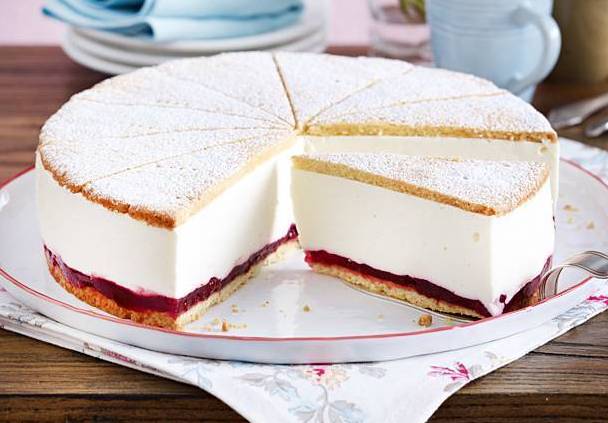 Photo of Käse Sahne Torte mit Preiselbeeren