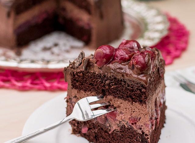 Photo of lecker Schokoladentorte mit Sauerkirschen
