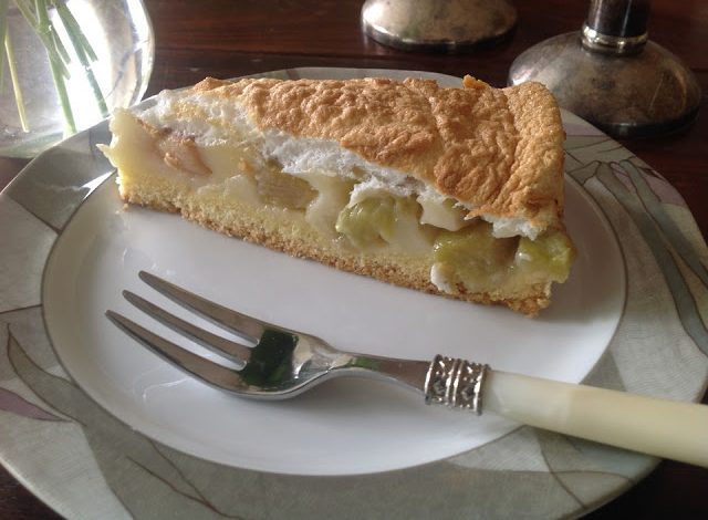 Photo of Rhabarberkuchen mit Baiser