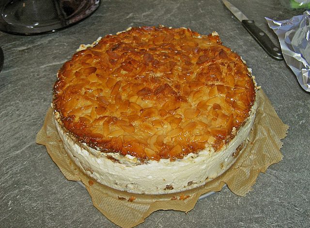 Photo of Bienenstich mit Pudding und Sahne