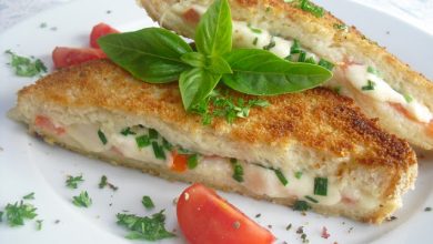 Photo of Toastecken mit Mozzarella und Tomaten gefüllt