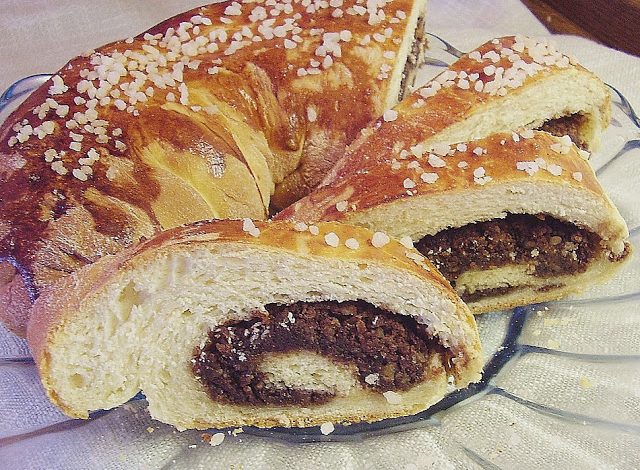Photo of Nuss – Marzipan Rolle
