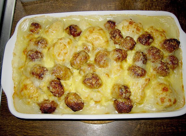 Photo of Blumenkohlauflauf mit Bratwurtsbällchen und Kartoffeln