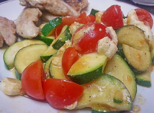 Photo of Tomaten-Zucchini-Pfanne mit Feta