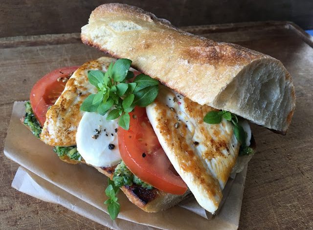 Photo of Hähnchen-Burger in Ciabatta