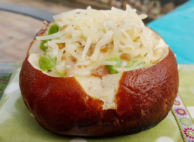 Photo of Laugenbrötchen à la Flammkuchen