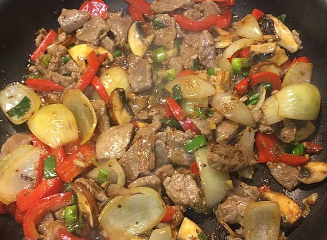 Photo of Chinesisches Rindfleisch mit Zwiebeln und Paprika