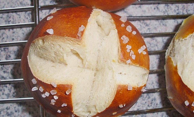 Photo of Schwäbische Laugenbrötchen