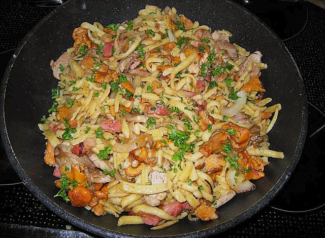 Photo of Spätzlepfanne mit Pfifferlingen, Speck und Filetspitzen