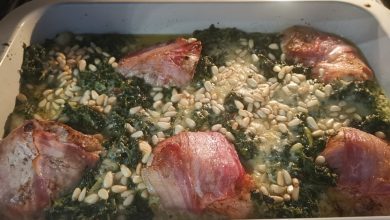 Photo of Putensteaks aus dem Ofen mit Spinat – Gorgonzola – Sauce und Pinienkernen