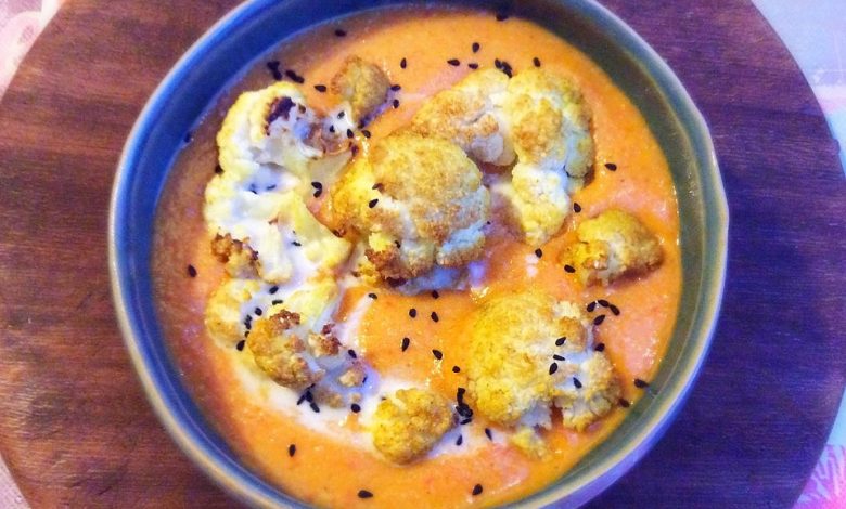 Photo of Vegane Curry-Linsensuppe mit gebackenem Blumenkohl