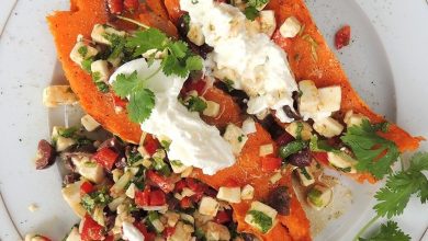 Photo of Gebackene Süßkartoffel mit würzigem Feta – Oliven – Salat