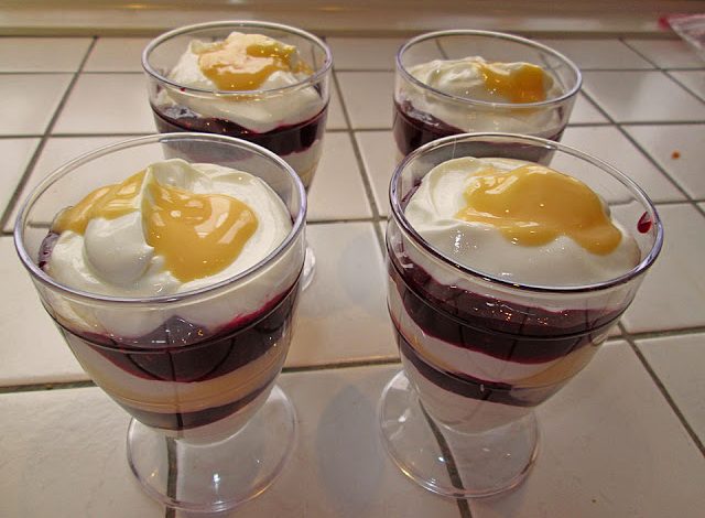 Photo of Topfencreme – Dessert mit Eierlikör und Pfirsichen