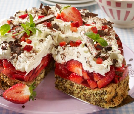 Photo of Yogurette Torte mit Erdbeeren – Erdbeerglück!