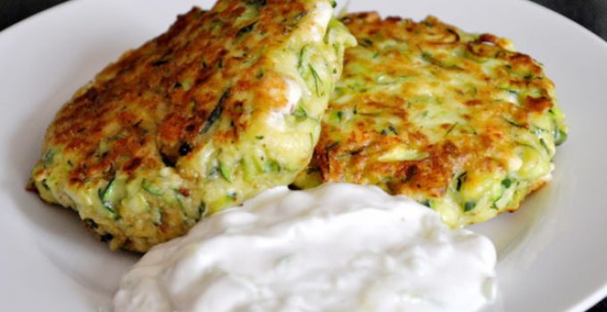 Photo of Zucchinipuffer mit feta und tzatziki, zum eintunken !