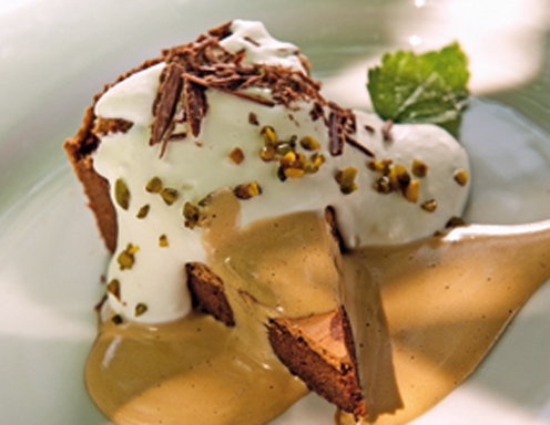 Photo of Schokoladetorte mit Kaffeeschaum