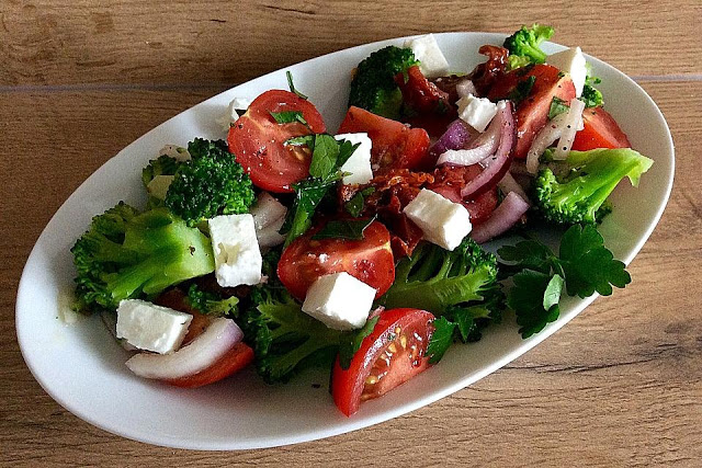 Photo of Mediterraner Brokkolisalat