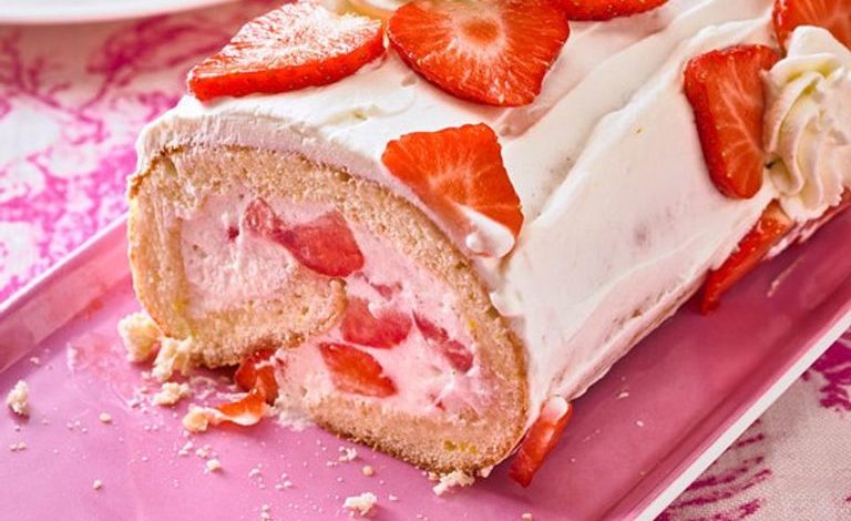 Photo of ERDBEER-SAHNEROLLE