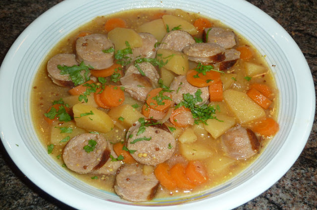Photo of Schnelle Gemüsesuppe mit Kokosmilch und Lachswürfeln