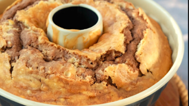 Photo of Gugelhupf mit Marzipan und gehackten Mandeln