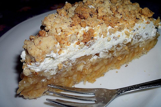 Photo of Apfeltorte mit Nussstreuseln