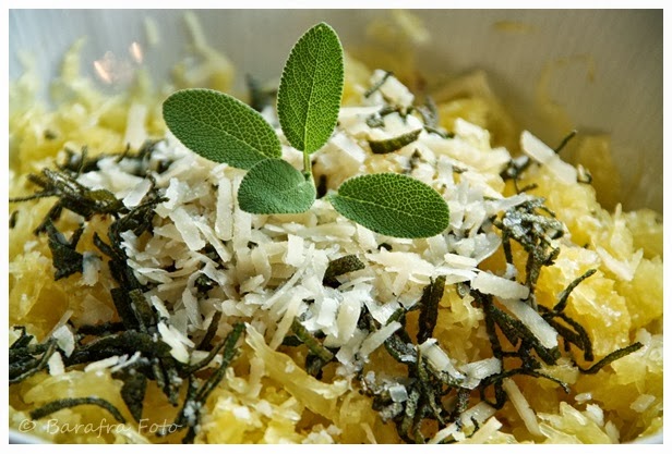 Photo of Spaghetti-Kürbis mit Salbei-Butteröl und Parmesan