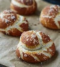 Photo of Frische Laugenbrötchen