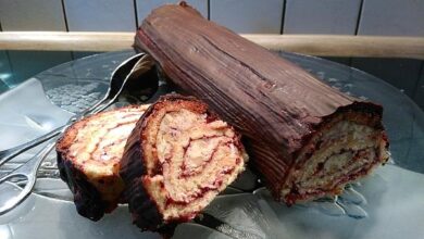 Photo of Biskuitroulade mit Marzipanfüllung