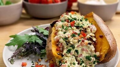 Photo of Gebackene Süßkartoffeln mit Avocado-Paprika-Creme