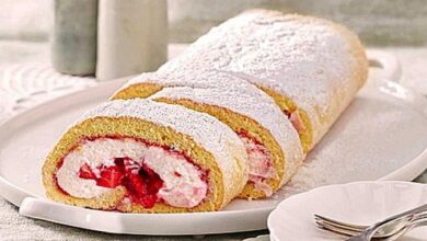 Photo of Biskuitrolle mit Erdbeerfüllung