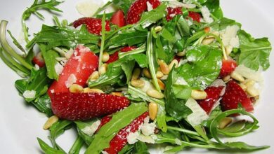 Photo of Basilikum-Rucolasalat mit Erdbeeren