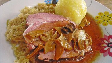 Photo of Pökelbraten mit sauerkraut und thüringer klössen