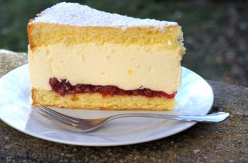 Photo of Preiselbeer-Käsesahnetorte