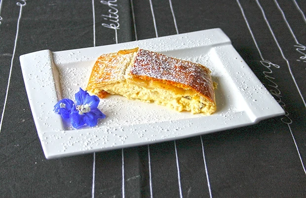 Photo of Topfenstrudel mit blätterteig
